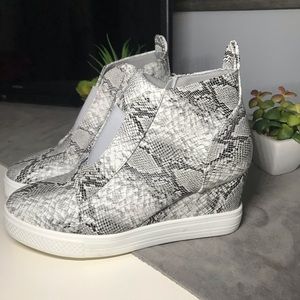 Platform wedge tennis shoes